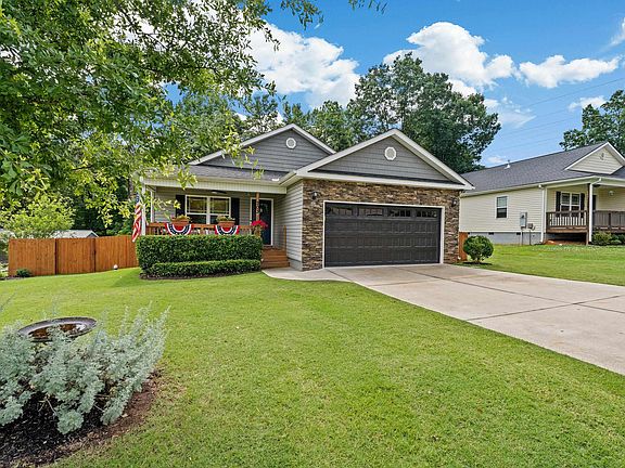 2nd image of 203 Pennwood Ln