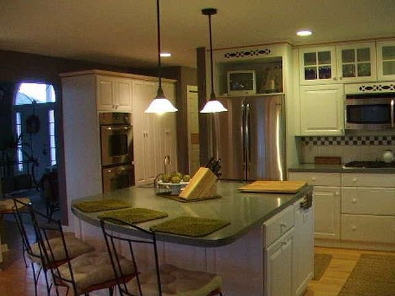 2nd image of 10555 Courtland Dr NE