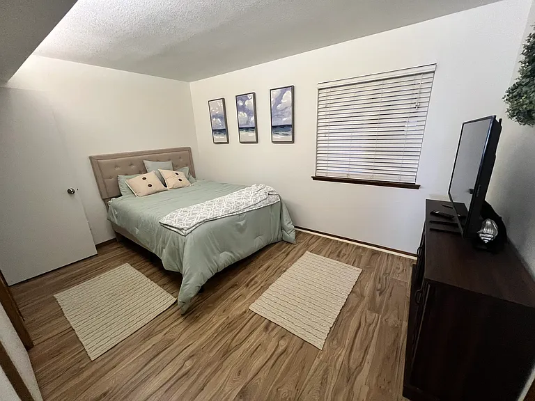 5302 Plymouth St — Photo 12