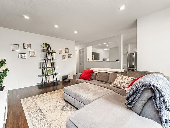 4th image of 112 Tremaine AVENUE