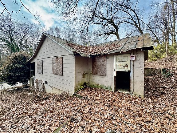 4th image of 5209 Strawberry Plains Pike