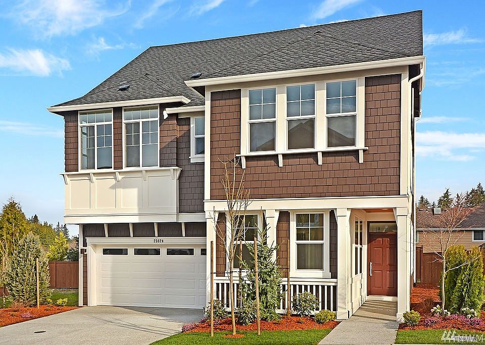 The BLANCHARD features 5 bd, 2.75 ba; great rm w/firelplace flanked by built-in shelving; dining rm; gourmet kitchen w/lrg cente