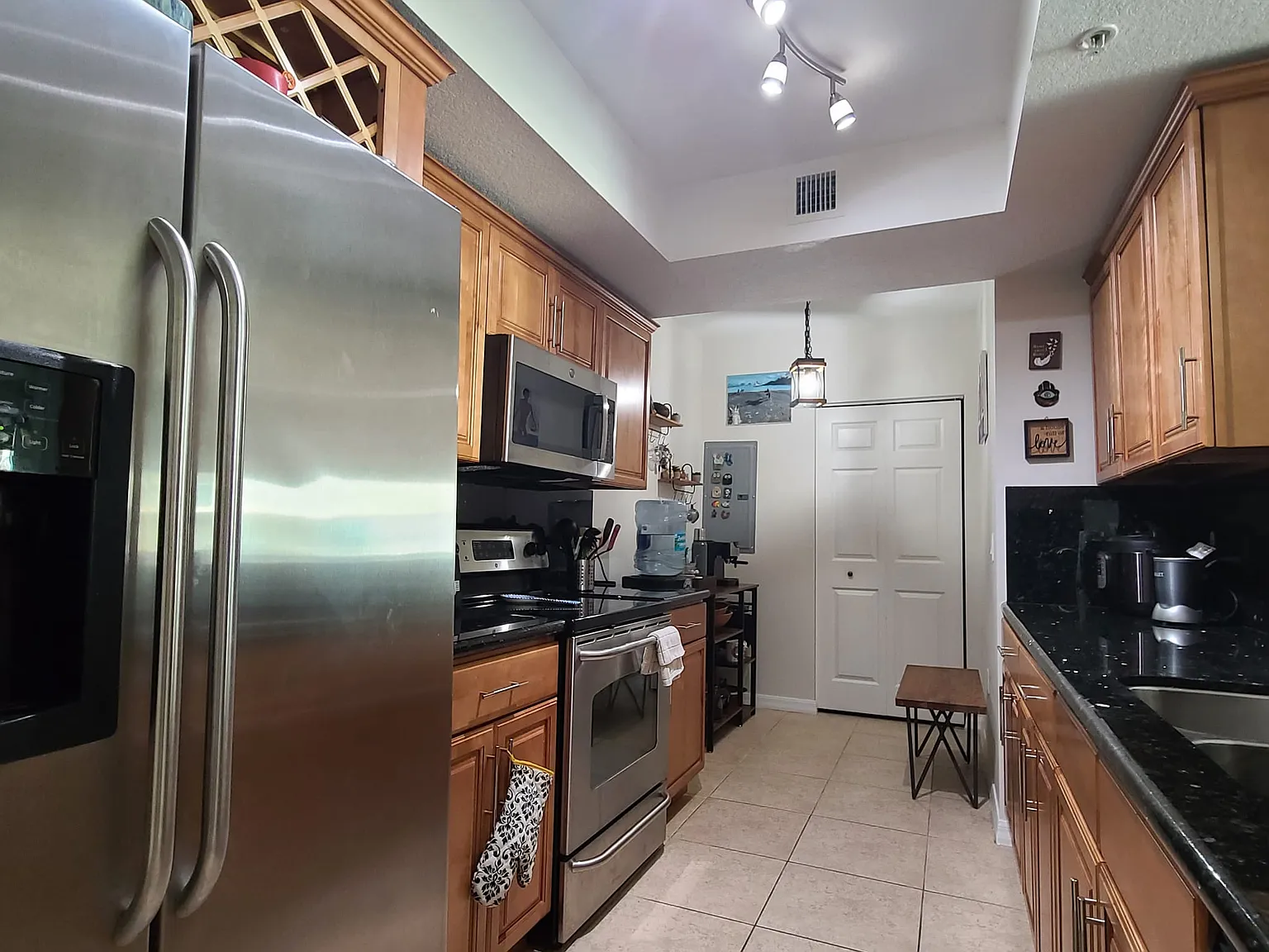 1 bed, 750 sqft, $2,500 — Photo 3