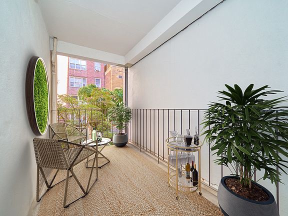 2nd image of 57 E 77th St #5