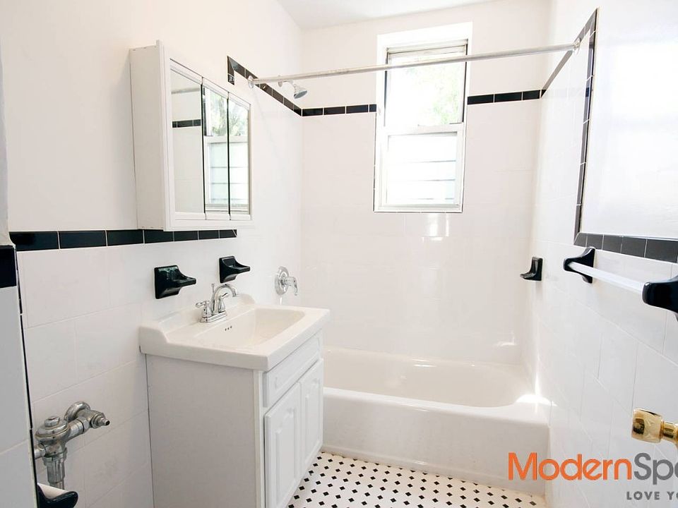 2nd image of 2416 29th St APT 1