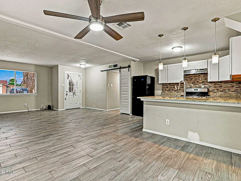 11524 Meadowbrook Dr — Photo 7