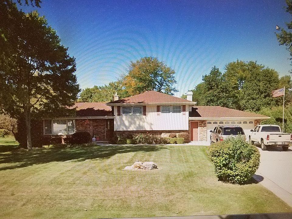 1st image of 22W332 Walnut Ave