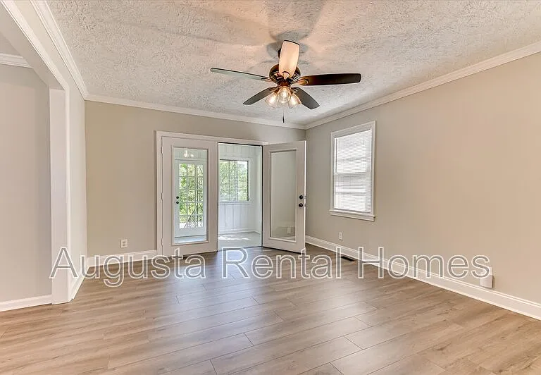 3210 York Dr — Photo 7