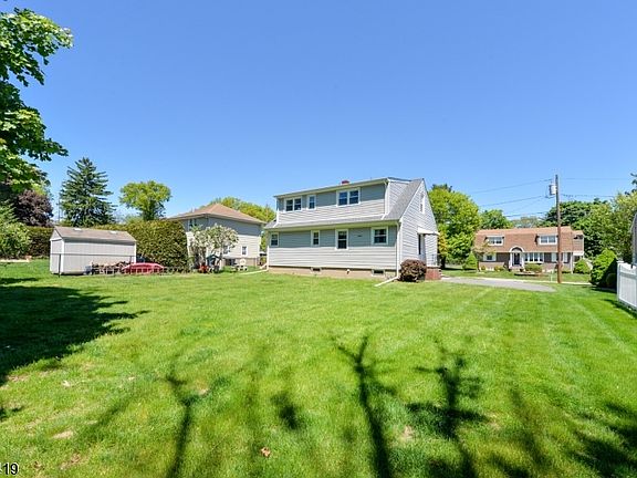 3rd image of 113 Stanley Ct