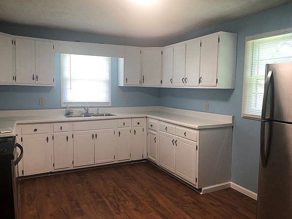 5th image of 15 Deerfield Ln