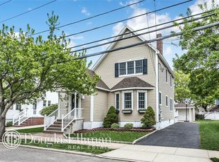 12 Sunset Rd, Massapequa, NY 11758