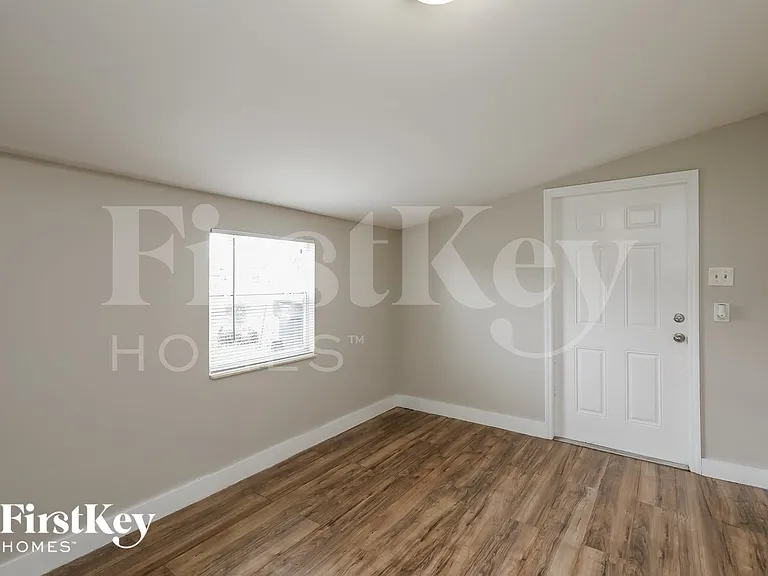 5826 N Farragut Dr — Photo 7
