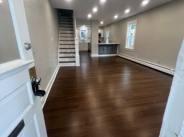 38 E Hendrickson Ave