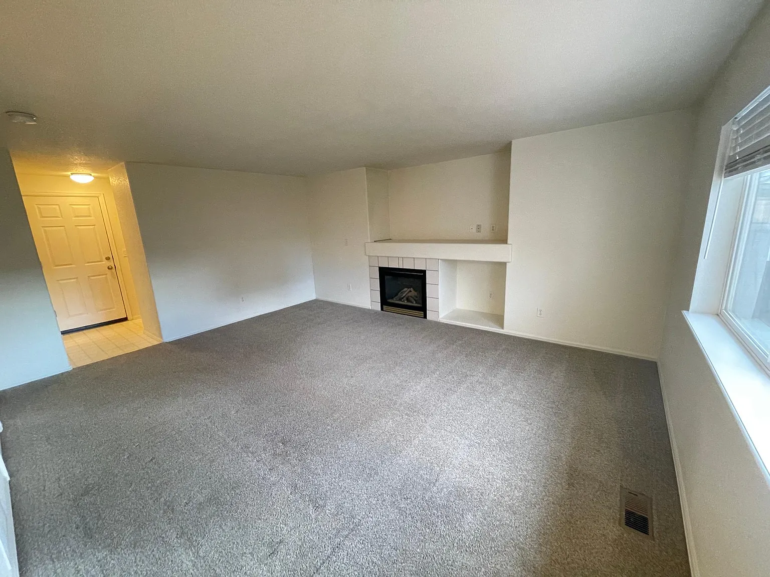 4 bed, 2.5 bath, 2478 sqft, $3,300 — Photo 4