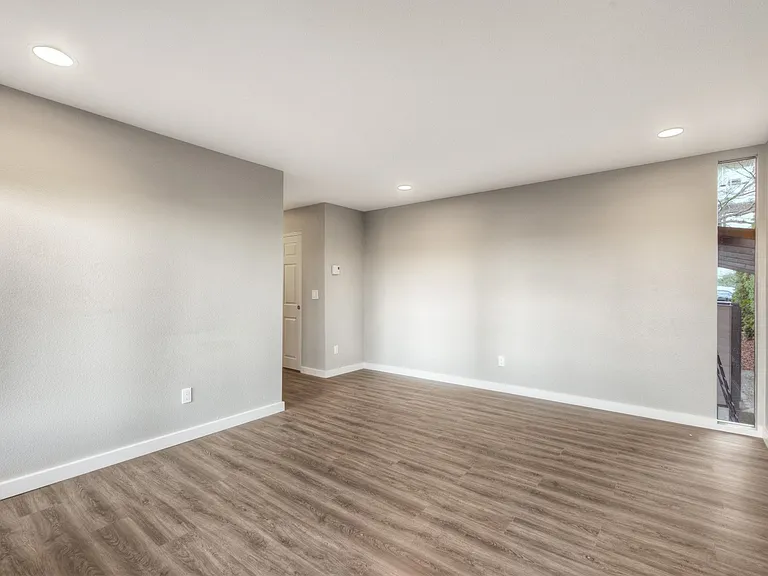 Waverly Place Apartments — Photo 5