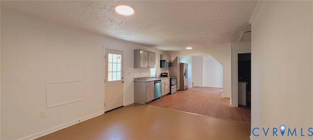 5 bed, 2.0 bath, 1508 sqft, $2,200 — Photo 4