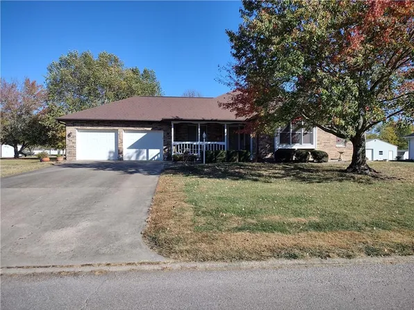 1704 S Washington St, Clinton, MO 64735