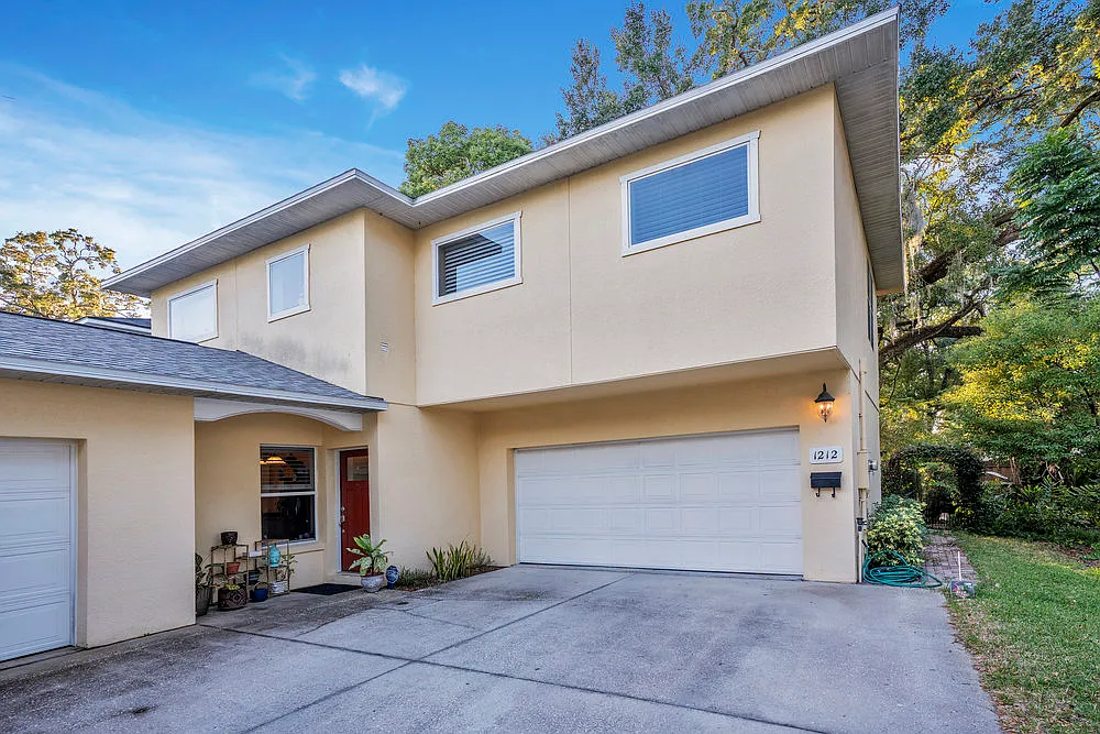 3 bed, 2.5 bath, 1796 sqft, $3,150 — Photo 2