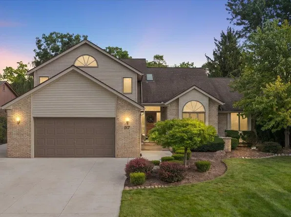 57 Streamview Dr, Troy, MI 48085