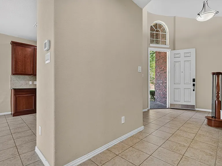 11945 Henderson Dr — Photo 2
