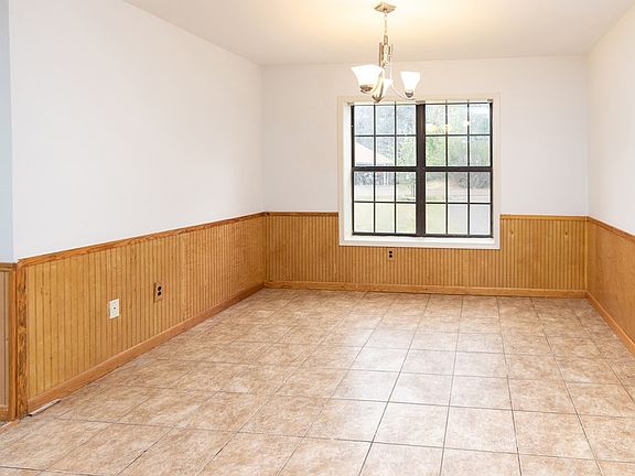 4th image of 903 Crawford Cir