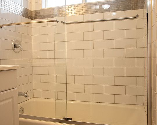 4th image of 12237 Vanowen St