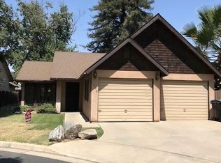 1208 W Whispering Pines Ct, Visalia, CA 93277