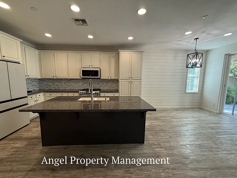 128 Dowd Ct — Photo 10