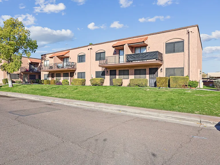 Las Palmas Townhomes — Photo 12