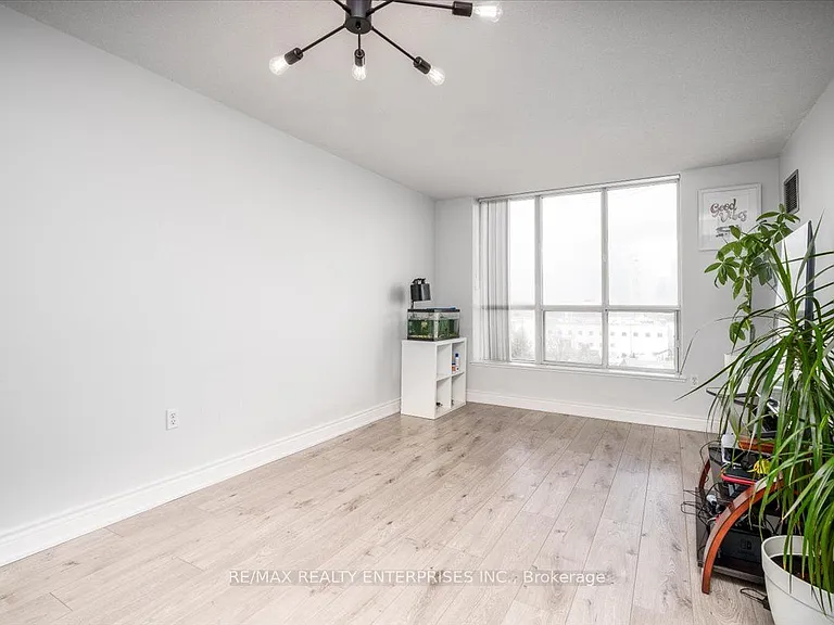 21 Overlea Blvd NE #506 — Photo 10