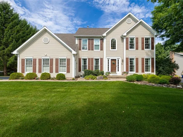 63 Edenfield Rd, Penfield, NY 14526