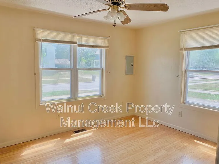 215 W Lorain St #DOWN — Photo 5