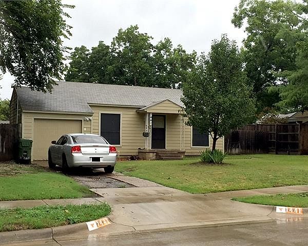 2nd image of 1441 Lakeside Dr
