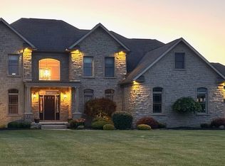 9031 Hillview Dr, Clarence, NY 14031