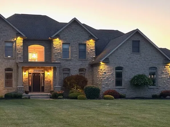 9031 Hillview Dr, Clarence, NY 14031