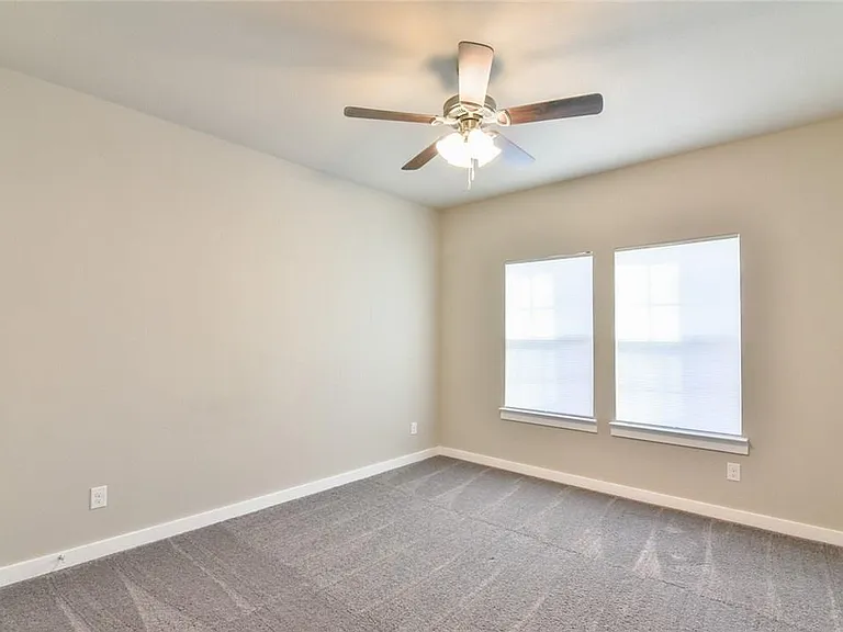 2305 Paxton Way — Photo 9