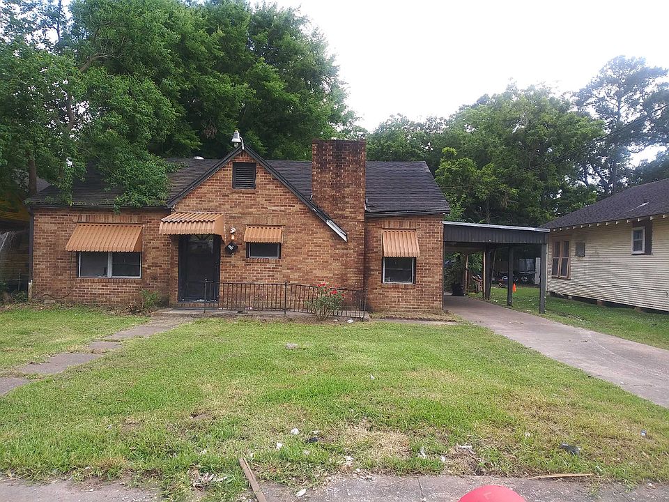 1st image of 220 E Elgie St