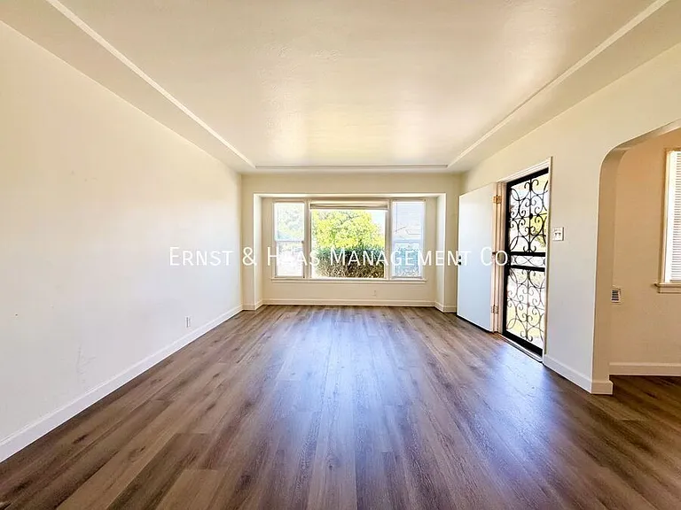 12911 Whitewood Ave — Photo 5