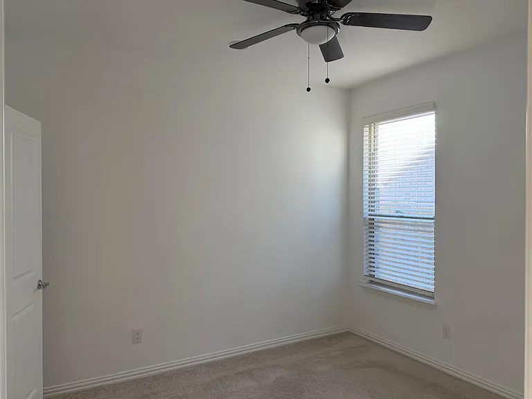2521 Birchcrest Dr — Photo 6