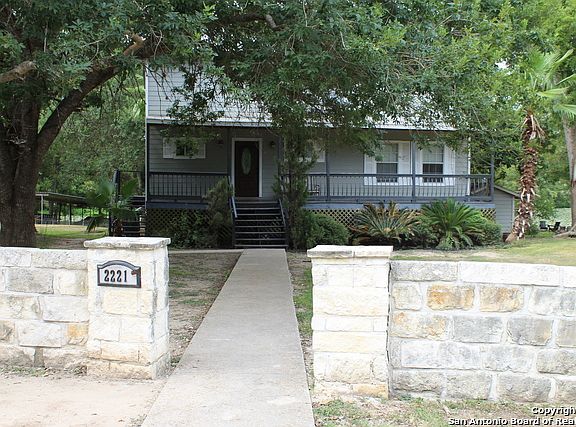 2nd image of 2221 Lakewood Dr