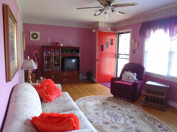 3rd image of 202 Shasta Dr