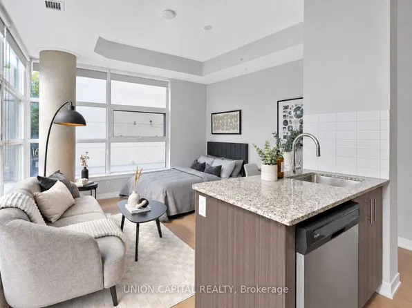 10 Willison Sq #202, Toronto, ON M5T 0A8