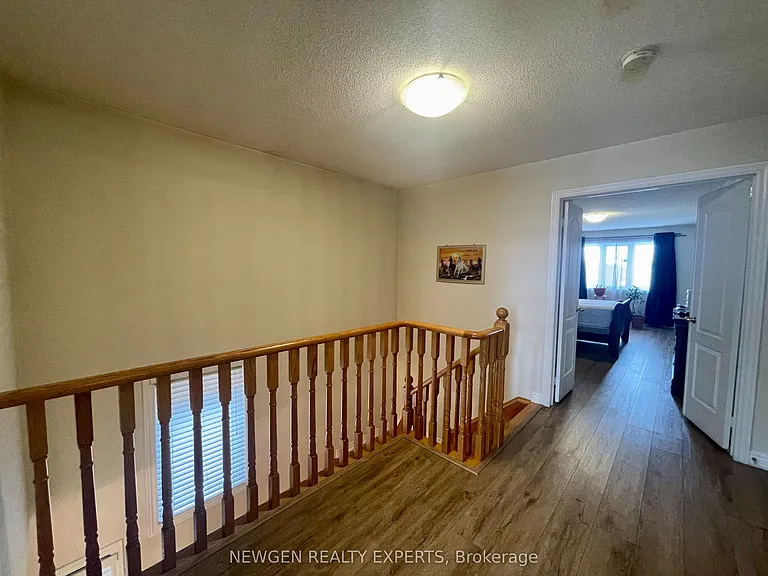 42 Crystalview Cres #UPPER — Photo 11
