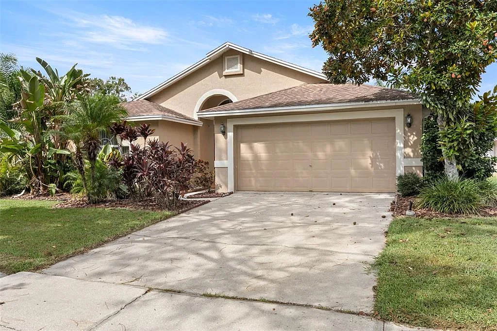 3 bed, 2.0 bath, 1839 sqft, $2,450 — Photo 2