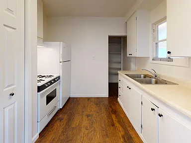 West (2-Bed)