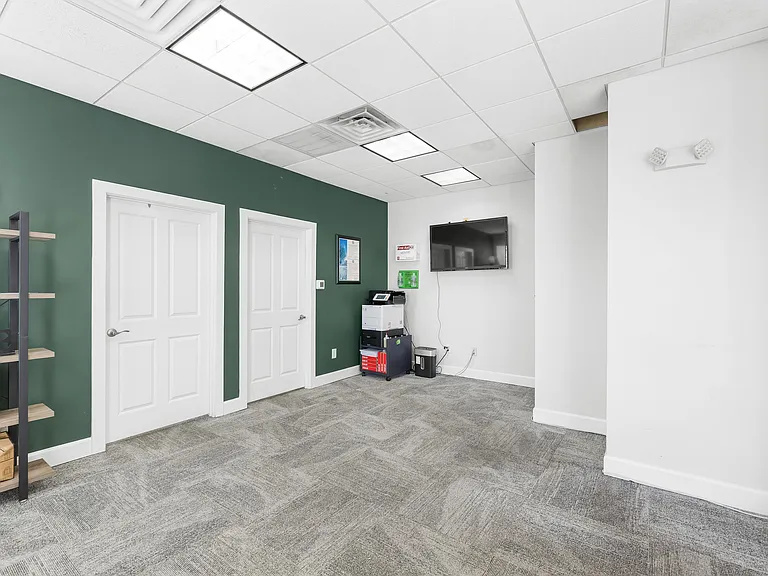 White Oak — Photo 19