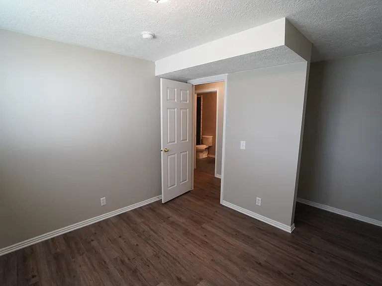 324 E 1100 N — Photo 30