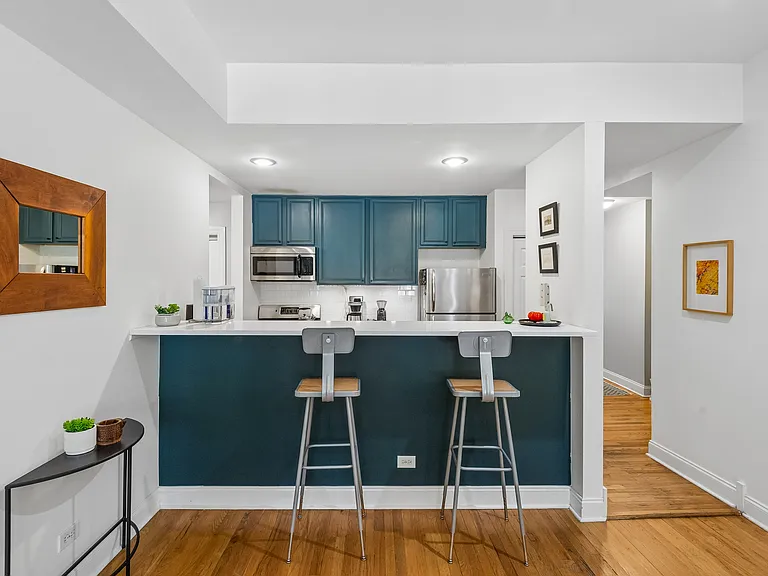 7510 N Greenview Ave #2 — Photo 6