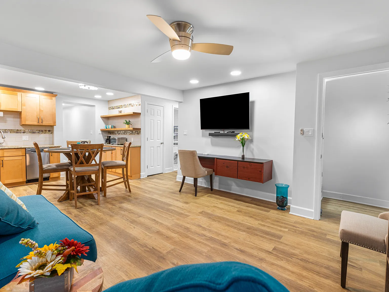 3 bed, 1000 sqft, $2,500 — Photo 1