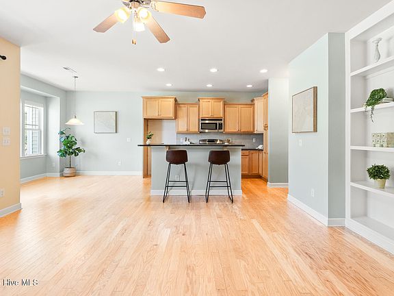 5th image of 128 Wembley Drive